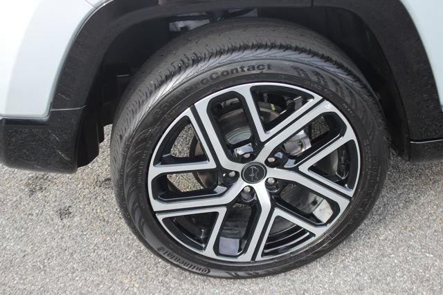 Used 2025 Jeep Compass Limited w/ Elite Group AWD/4WD image 37