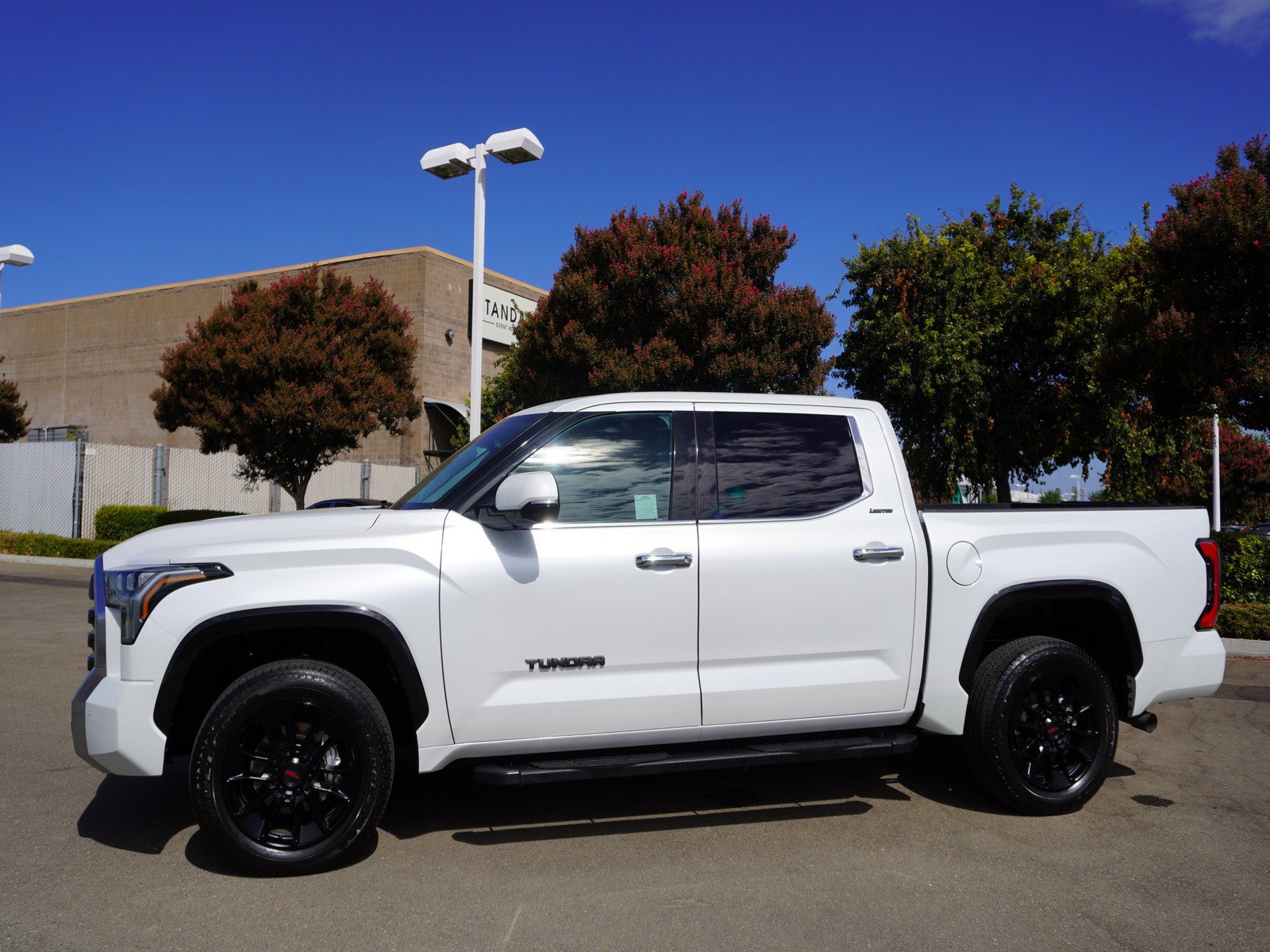 Used 2023 Toyota Tundra Limited AWD/4WD image 6