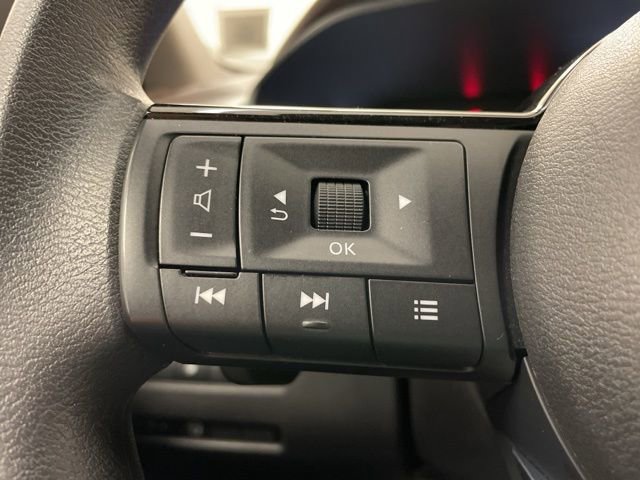 Used 2023 Nissan Rogue SV image 16