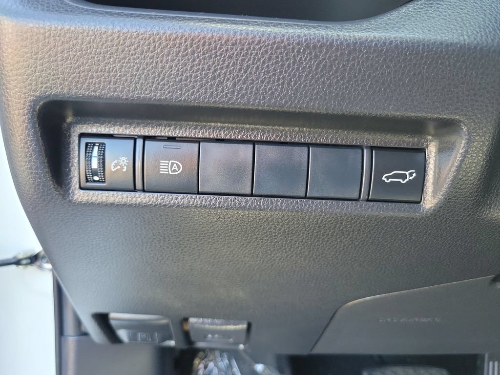 Used 2019 Toyota RAV4 XLE w/ Convenience Package FWD image 26