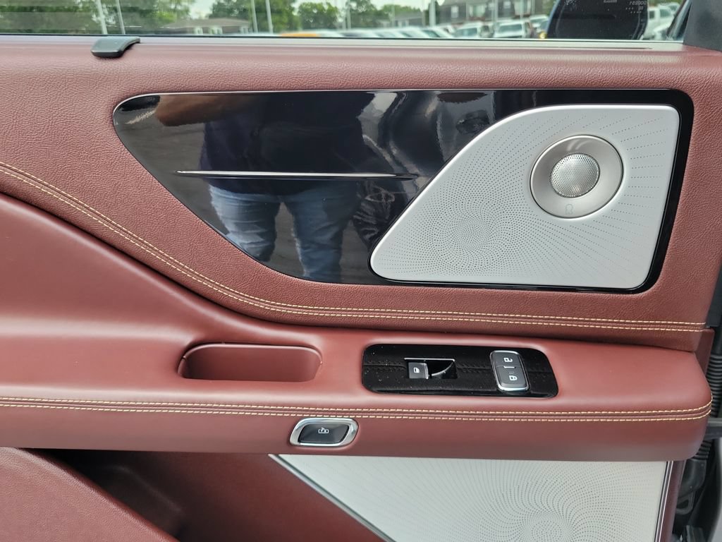 Certified 2022 Lincoln Aviator Black Label w/ Class IV Trailer Tow Package AWD/4WD image 15
