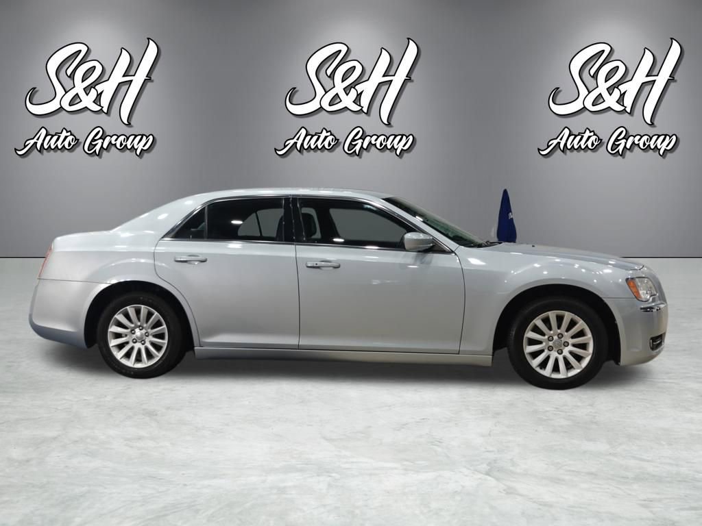 Used 2013 Chrysler 300 w/ Driver Convenience Group image 18