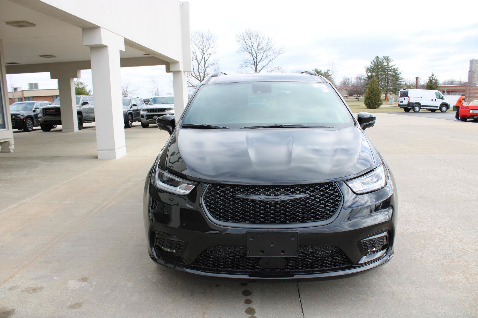 New 2026 Chrysler Pacifica Select FWD image 3