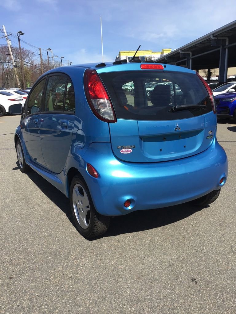 Used 2016 Mitsubishi i ES image 3