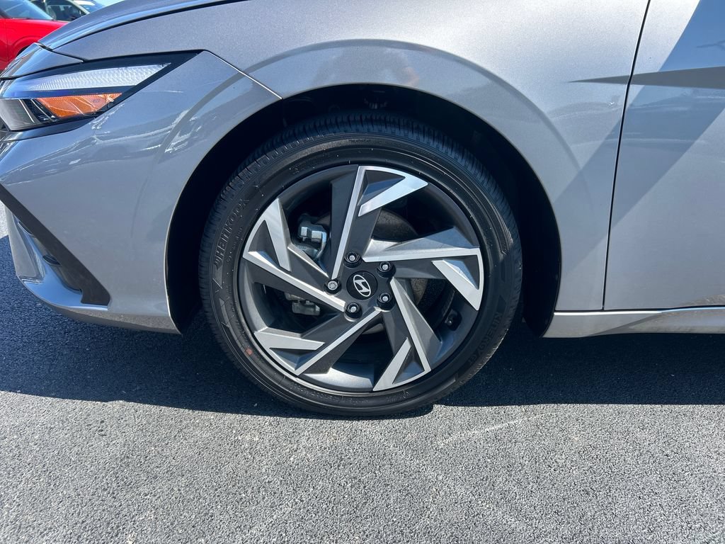 Used 2024 Hyundai Elantra Limited FWD image 10