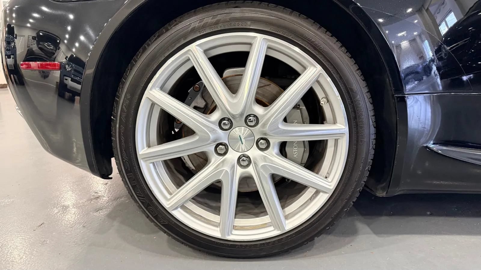 Used 2012 Aston Martin V8 Vantage Coupe RWD image 34