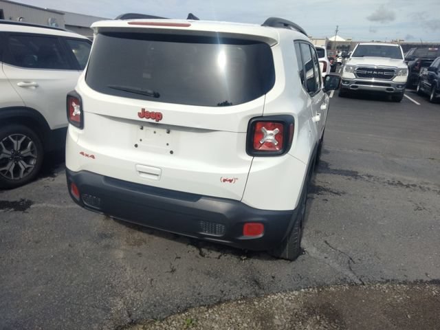 Used 2023 Jeep Renegade Latitude AWD/4WD image 6