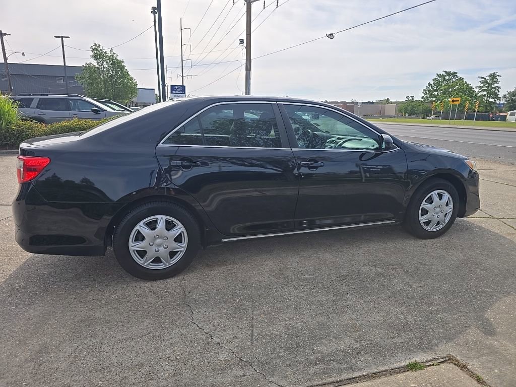Used 2014 Toyota Camry LE FWD image 4
