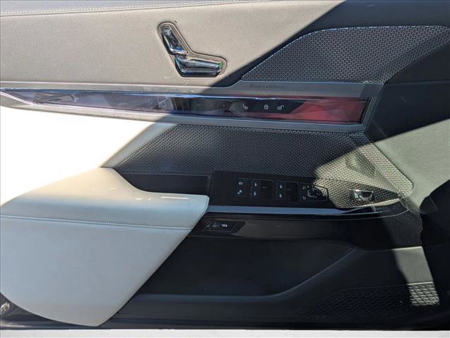 Certified 2023 BMW 760i xDrive image 9