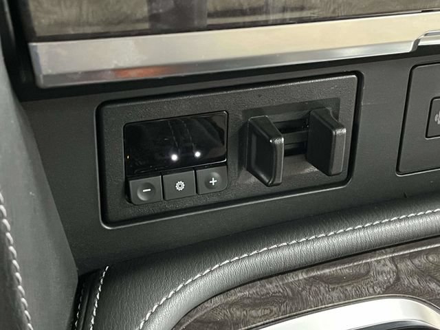 Used 2024 Nissan Armada Platinum w/ Captain's Chairs Package RWD image 43
