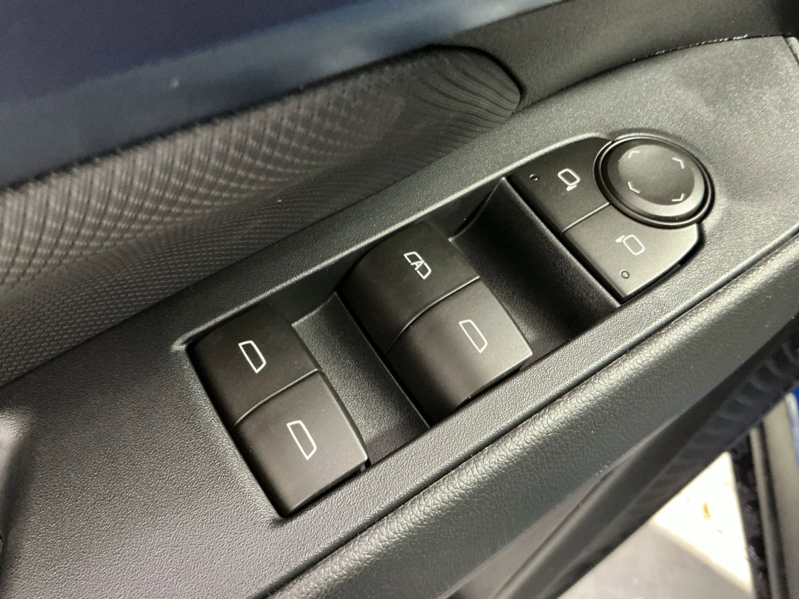 New 2026 Chevrolet Equinox EV LT image 23