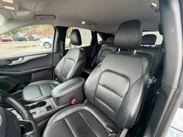 Certified 2025 Ford Escape Platinum AWD/4WD image 21