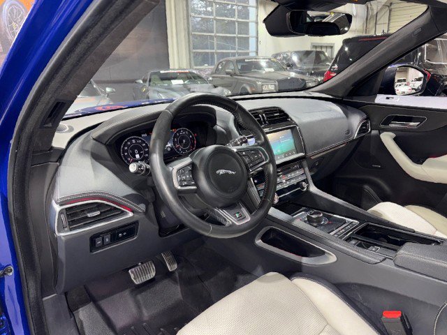 Used 2020 Jaguar F-PACE R-Sport image 8