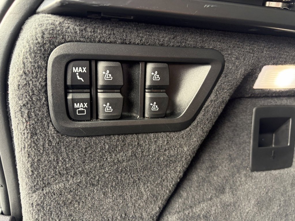 Used 2024 BMW X7 xDrive40i w/ Premium Package image 12