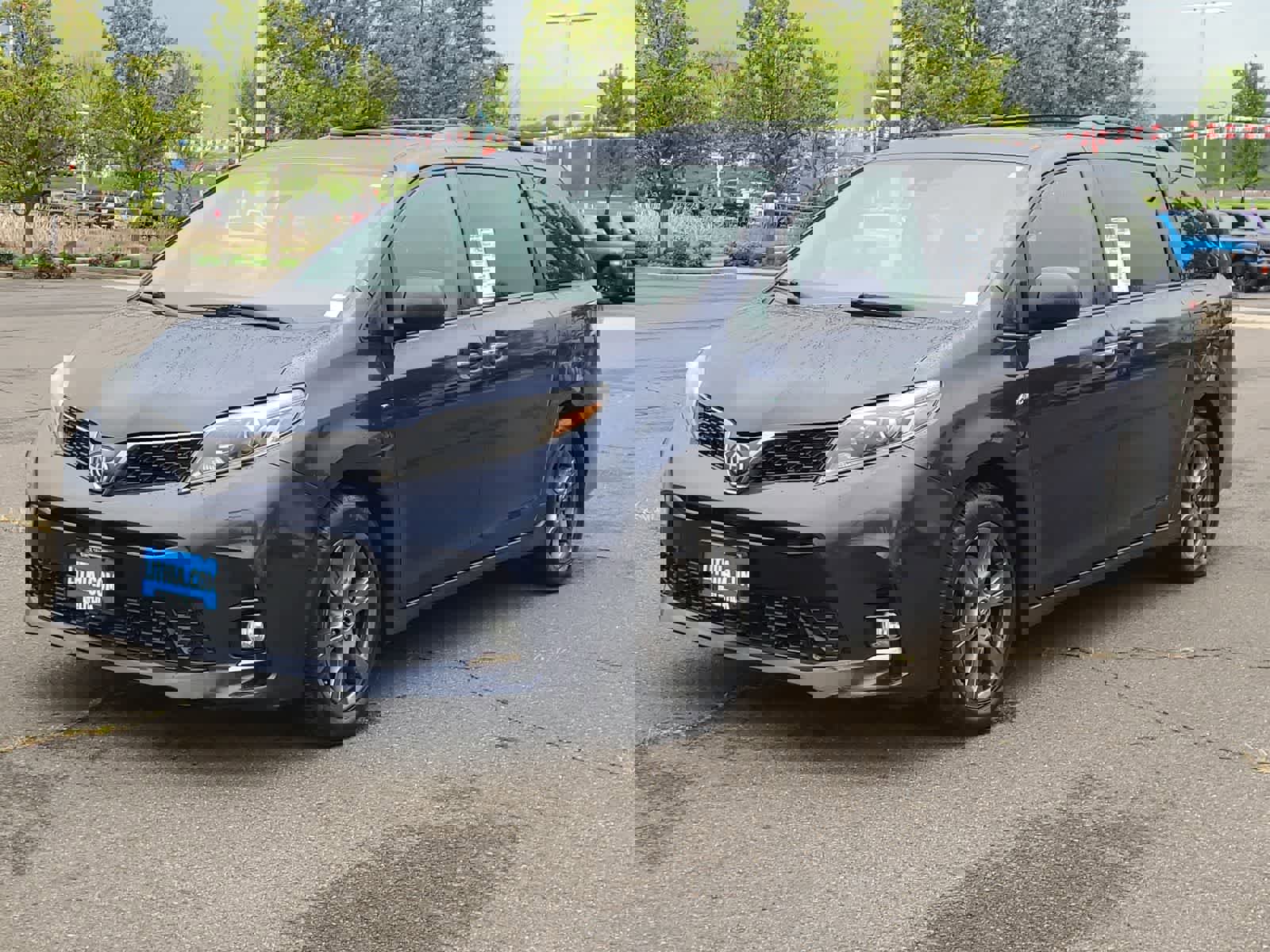 Used 2019 Toyota Sienna SE w/ SE Preferred Package AWD/4WD image 1