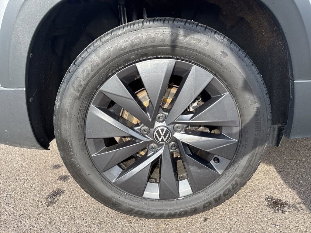 Used 2022 Volkswagen Taos S image 9