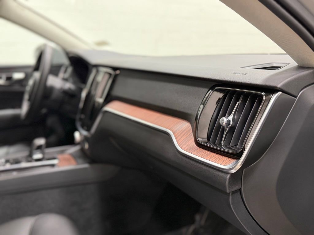 Used 2025 Volvo V60 B5 Cross Country Plus image 42