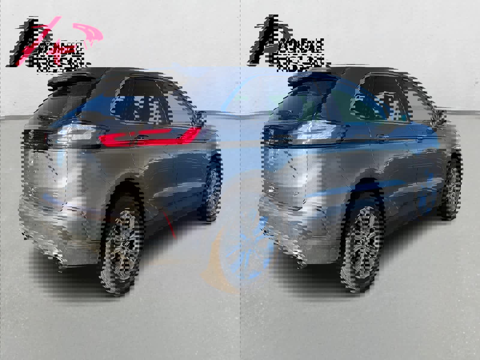 Used 2022 Ford Edge Titanium image 4