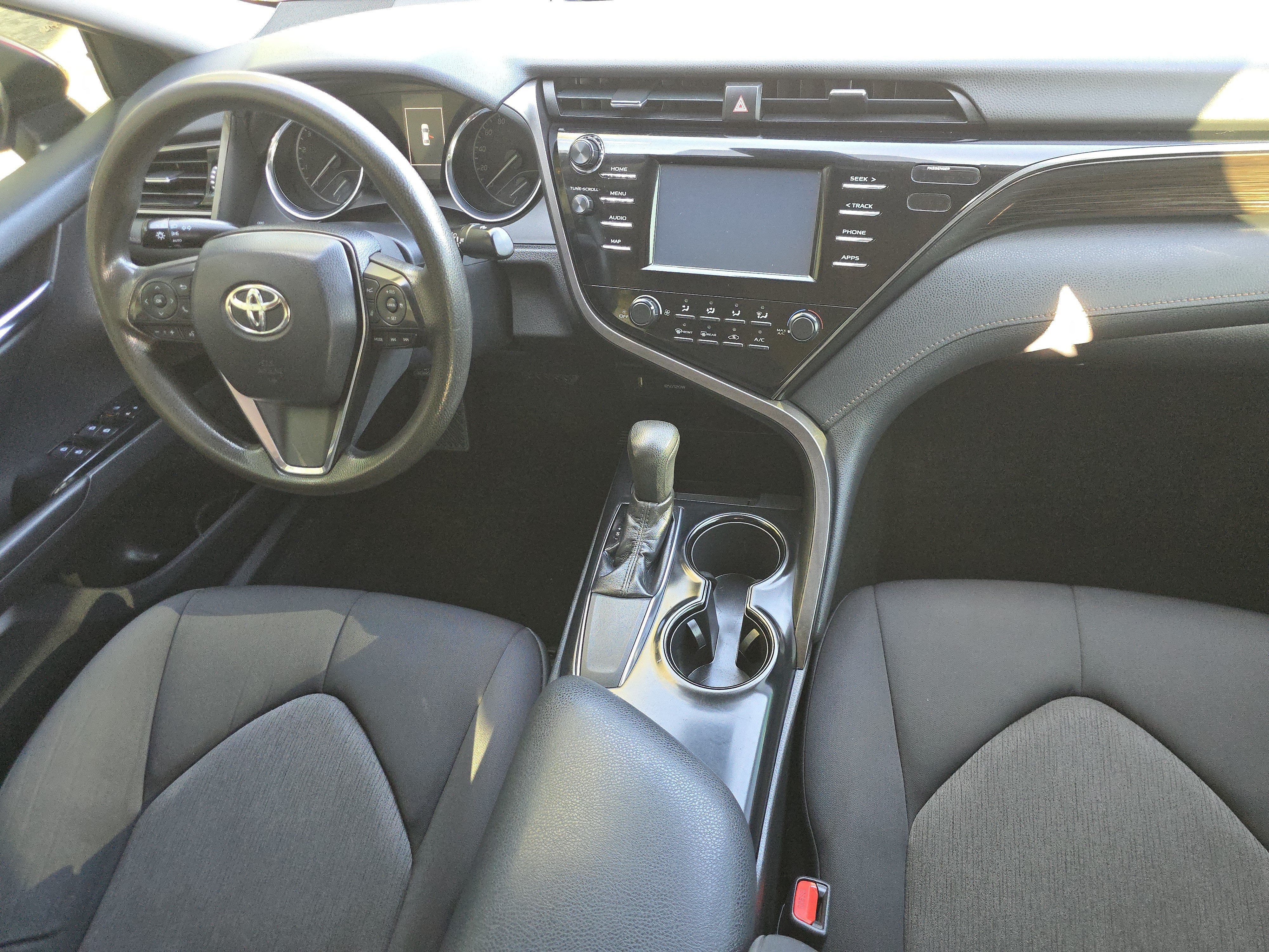 Used 2019 Toyota Camry LE FWD image 18