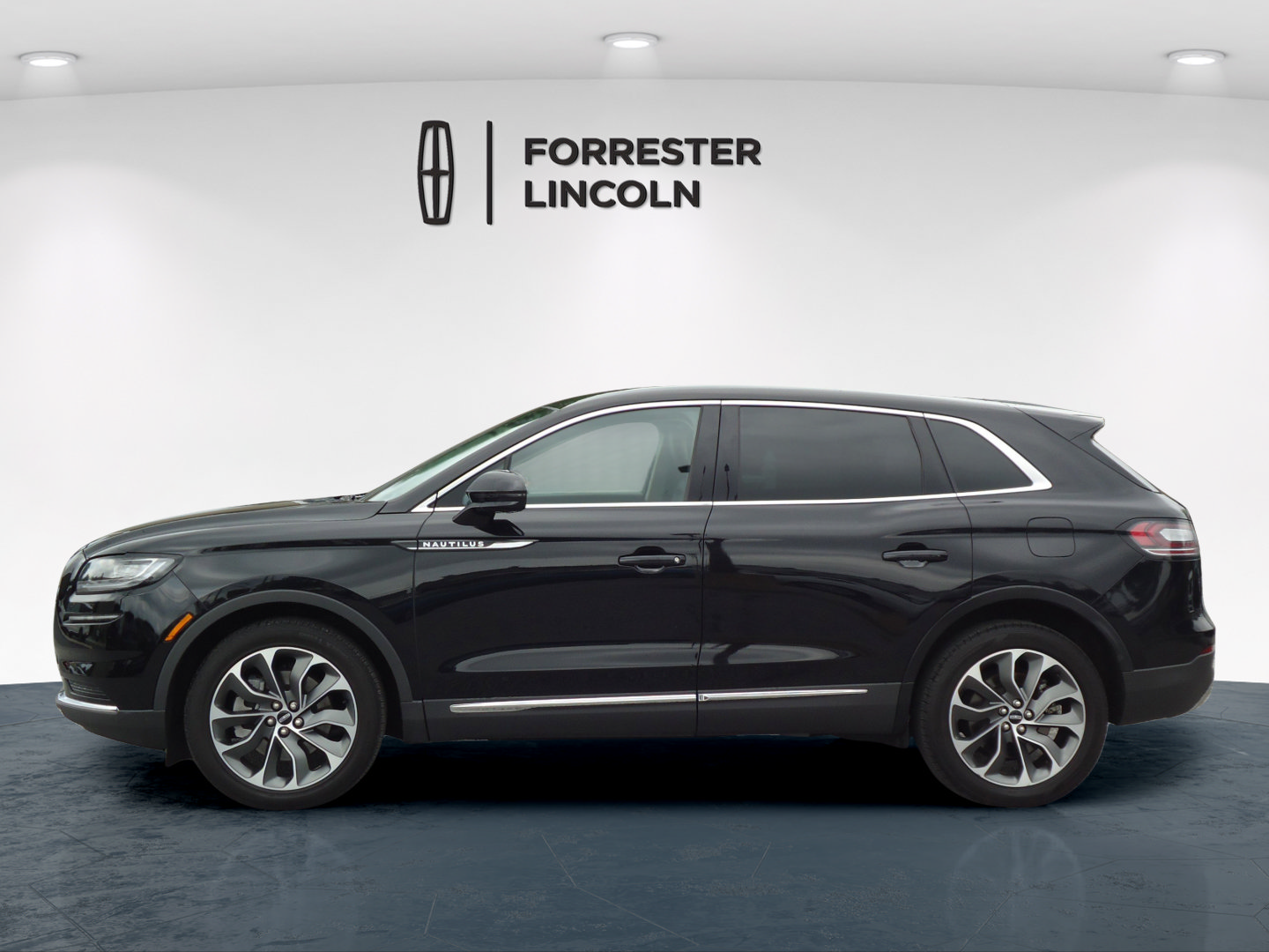 Used 2023 Lincoln Nautilus Reserve w/ Class II Trailer Tow Package AWD/4WD image 6