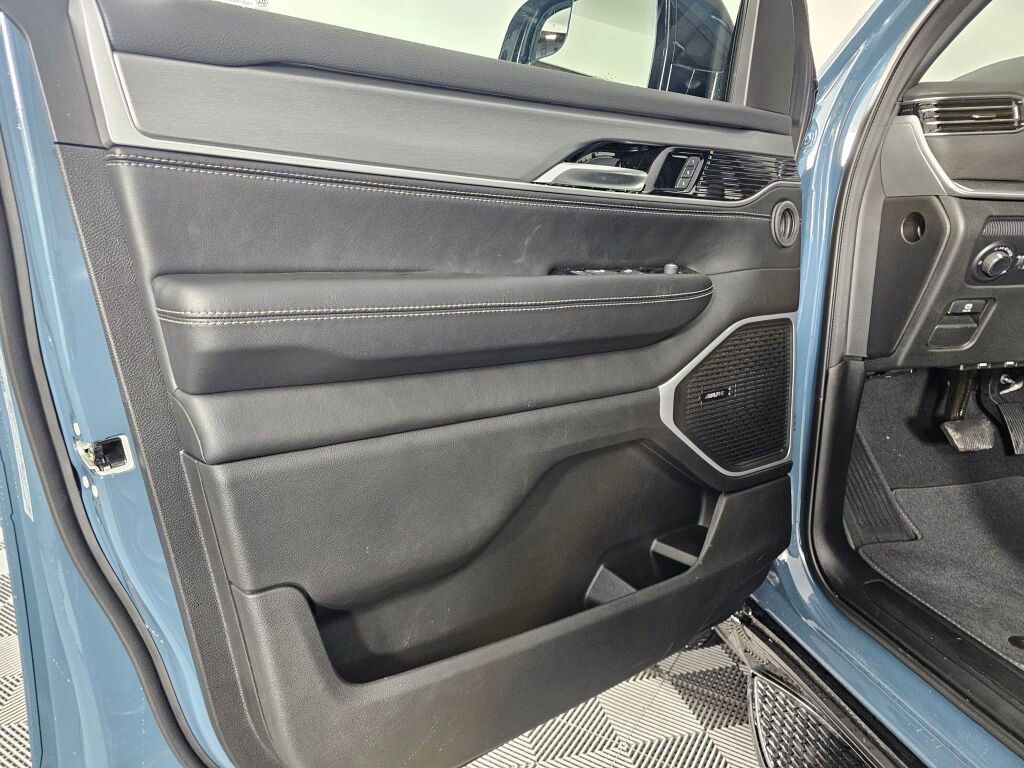 New 2026 Jeep Grand Wagoneer L Limited w/ Rear Seat Video Group I image 20