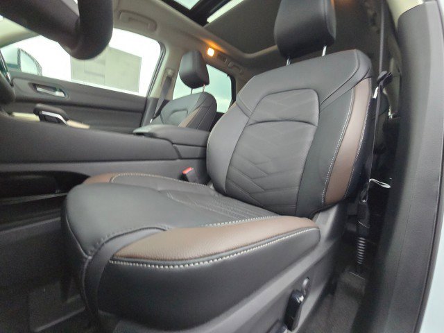 New 2025 Nissan Pathfinder Platinum w/ Cargo Package image 24