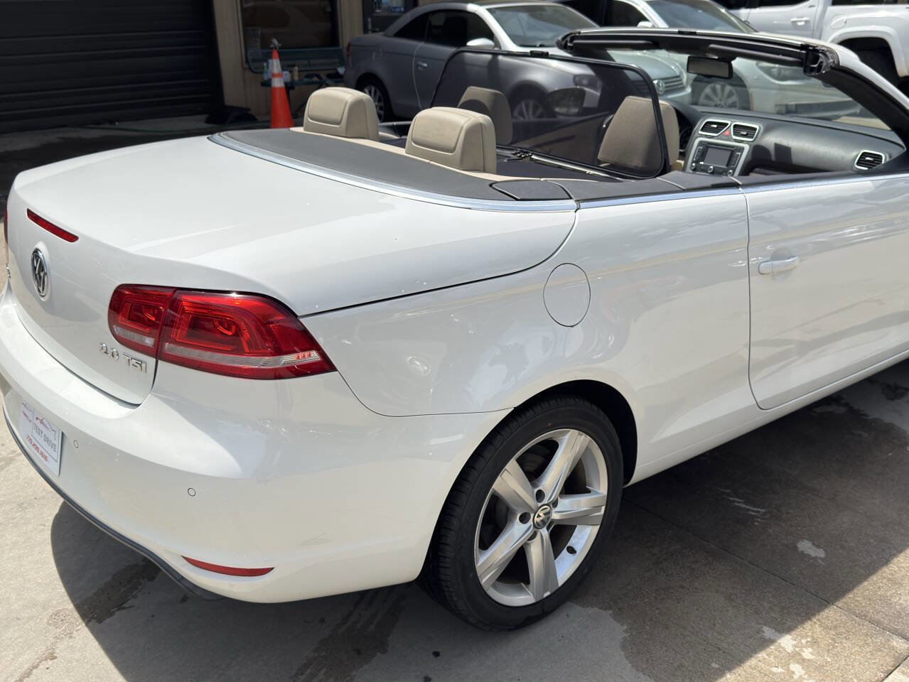 Used 2012 Volkswagen Eos Lux FWD image 9