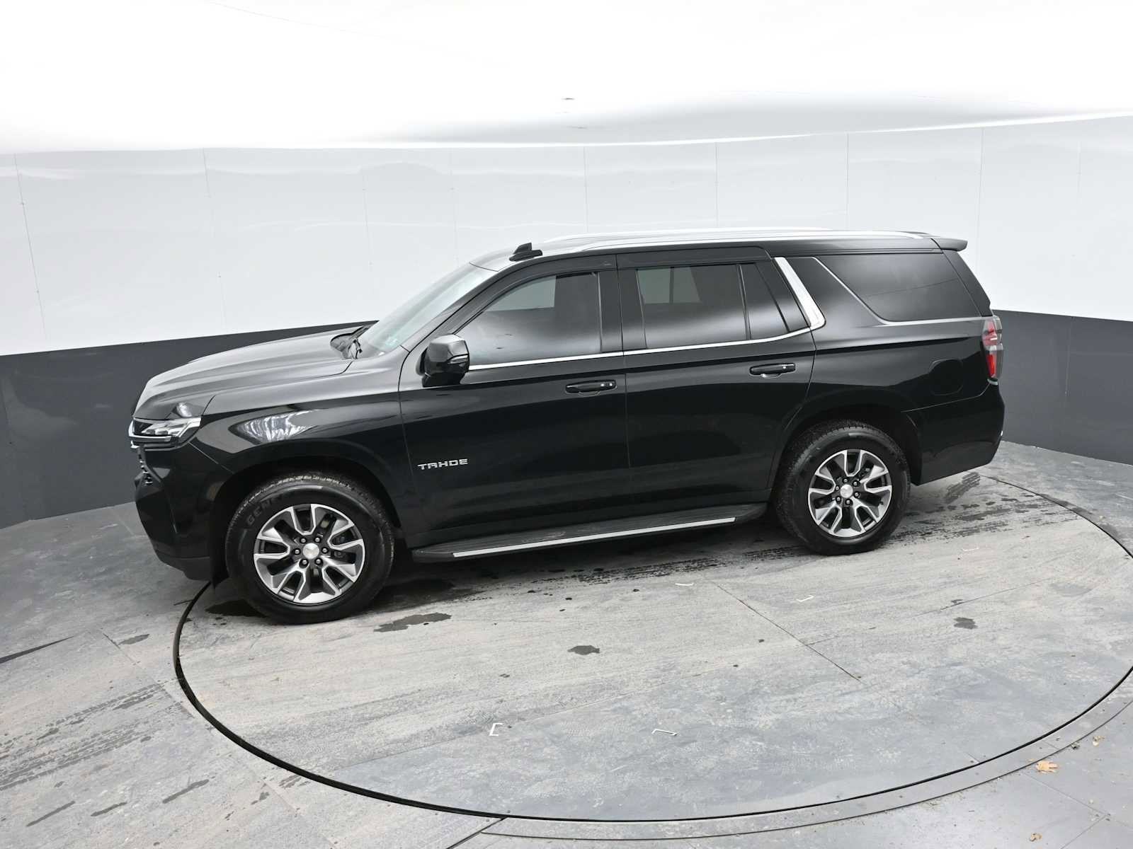 Used 2022 Chevrolet Tahoe LT w/ Luxury Package image 35