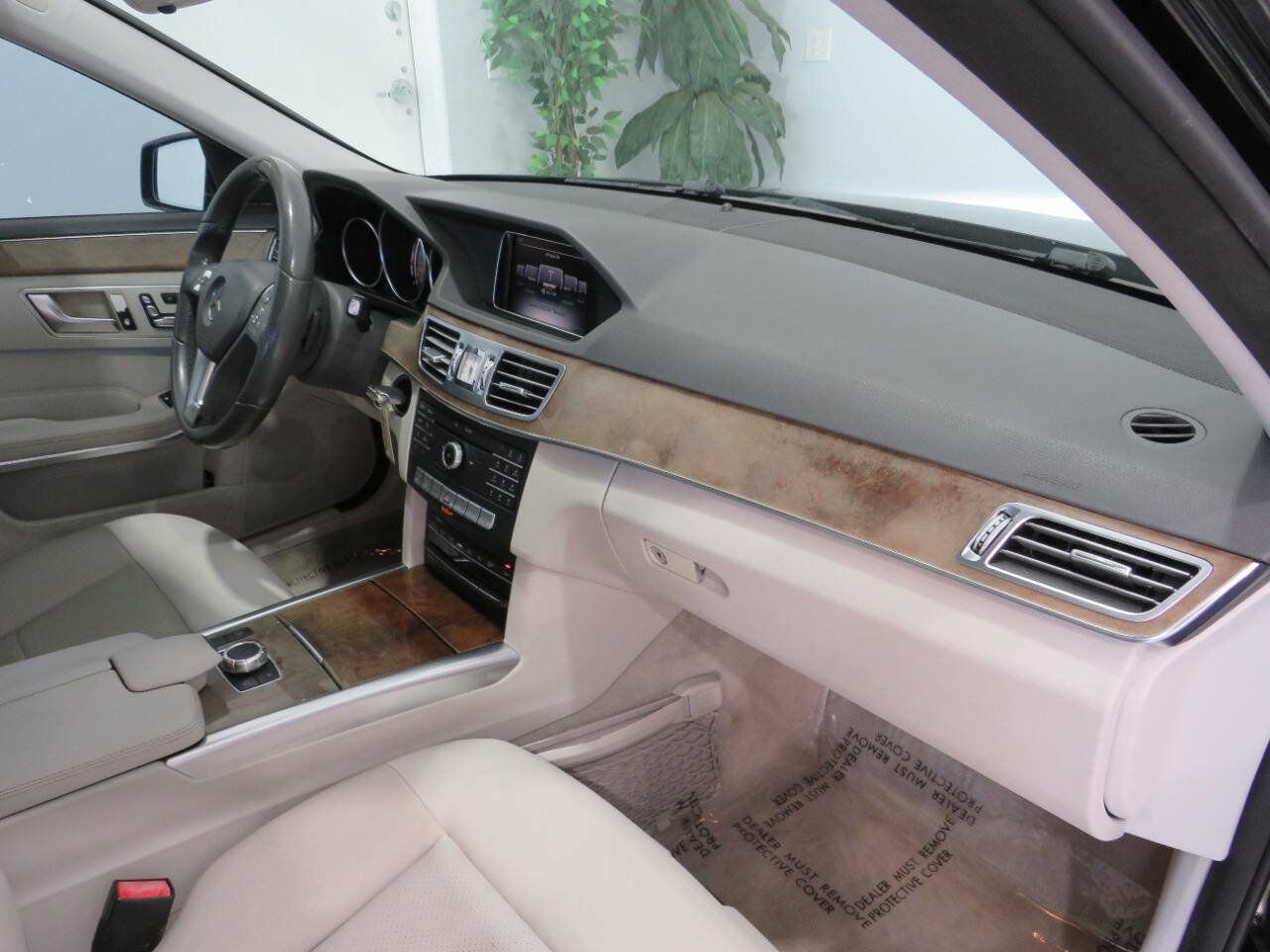 Used 2016 Mercedes-Benz E 350 Sedan w/ Premium Package image 10