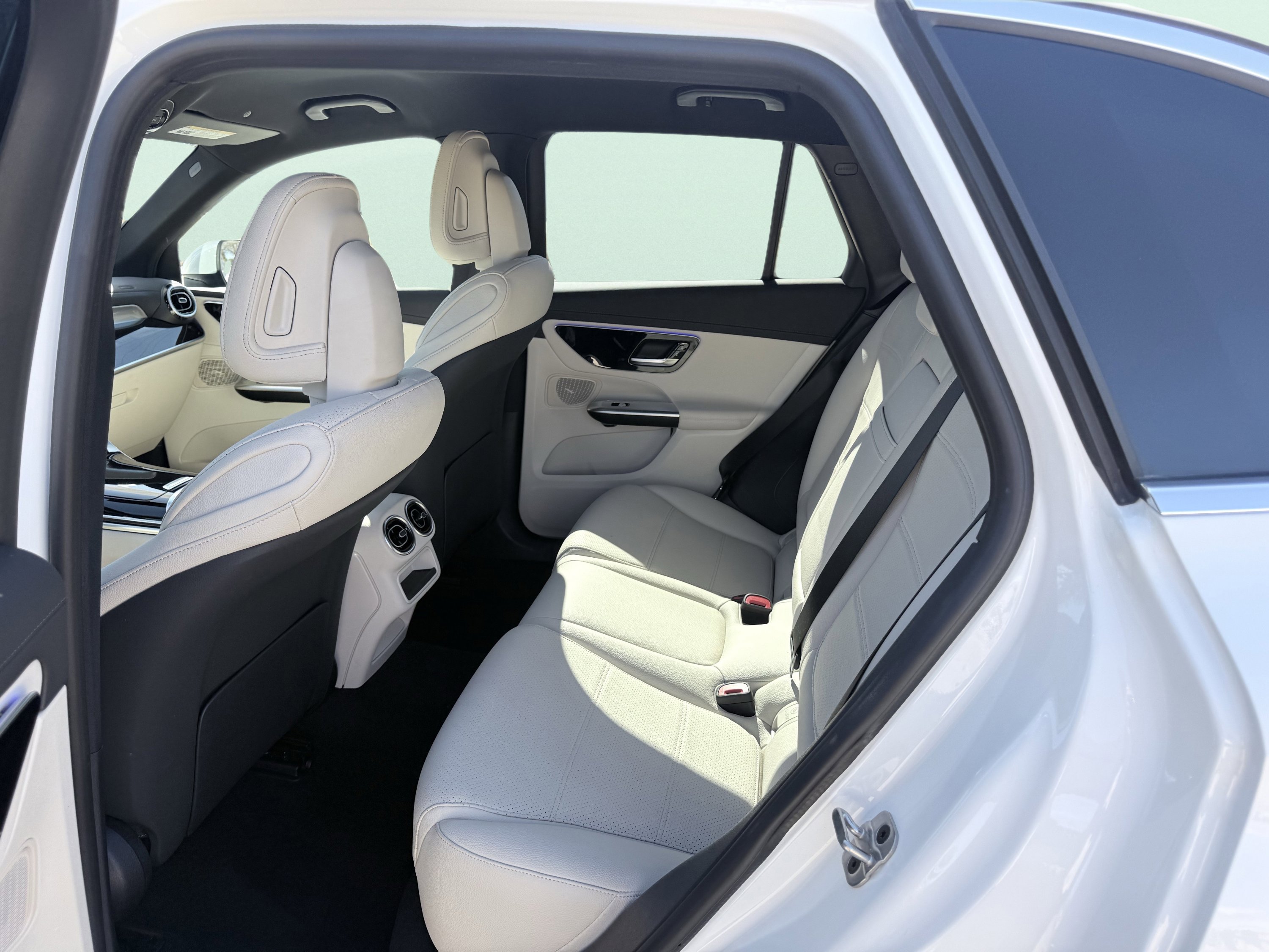 Used 2025 Mercedes-Benz GLC 300 4MATIC image 35