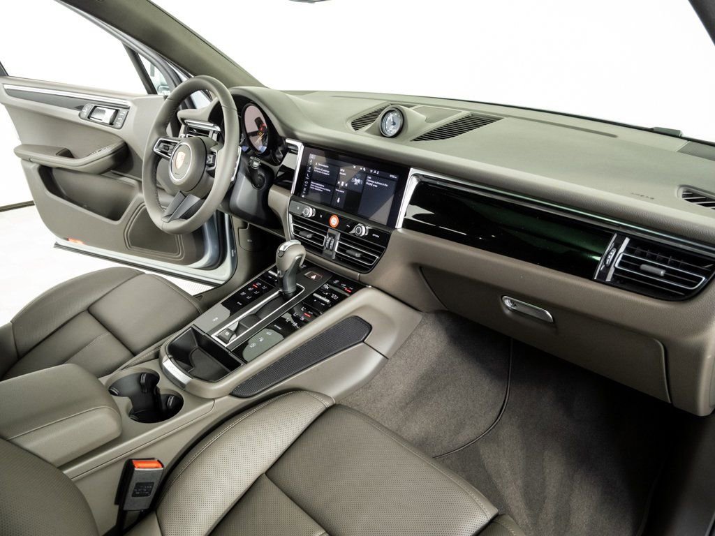 New 2026 Porsche Macan image 25