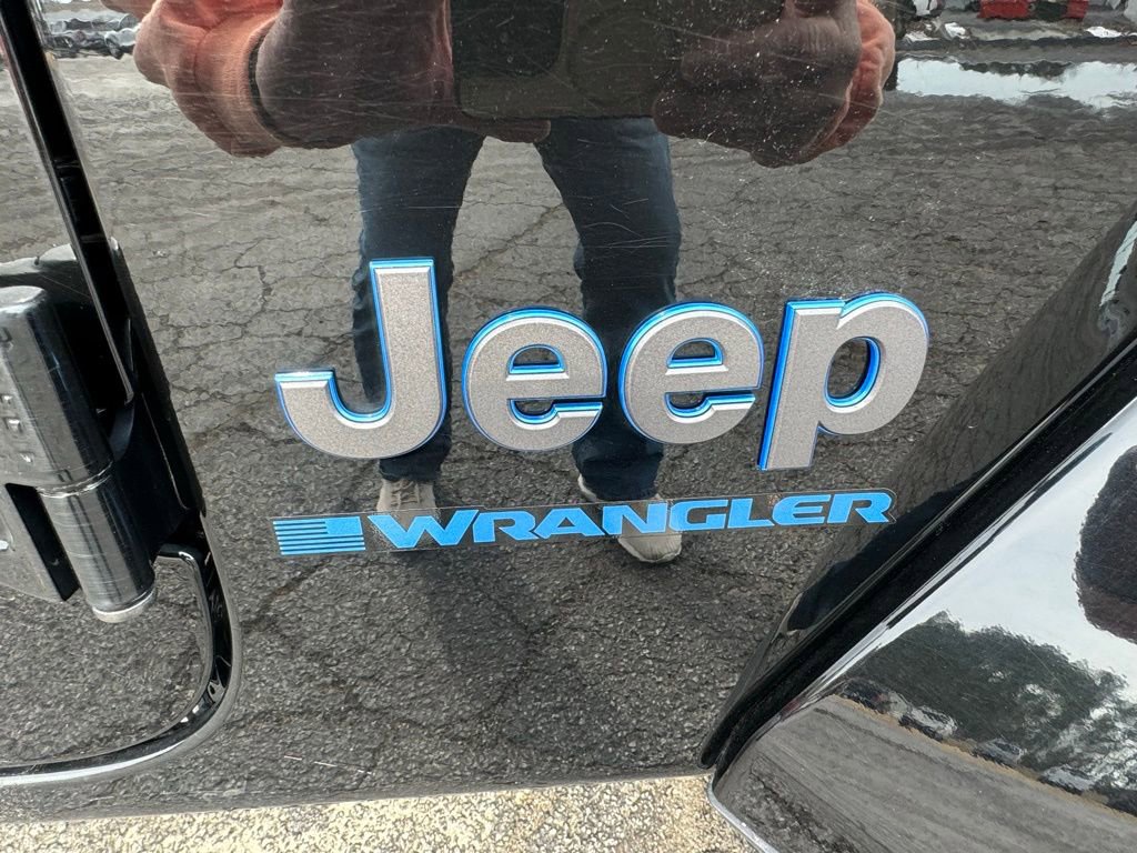 Used 2024 Jeep Wrangler Unlimited w/ Convenience Group image 9