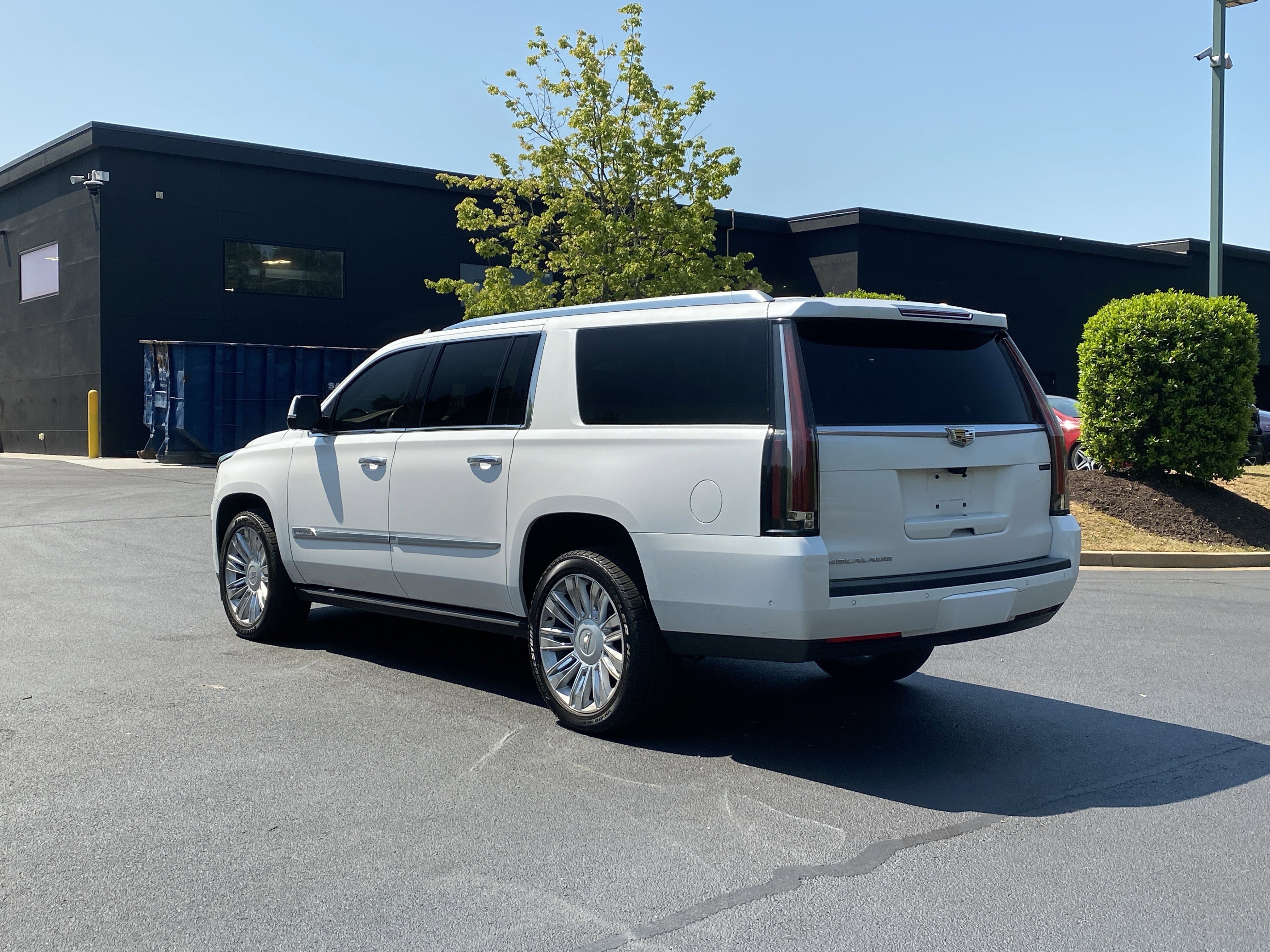 Used 2020 Cadillac Escalade ESV Platinum AWD/4WD image 16