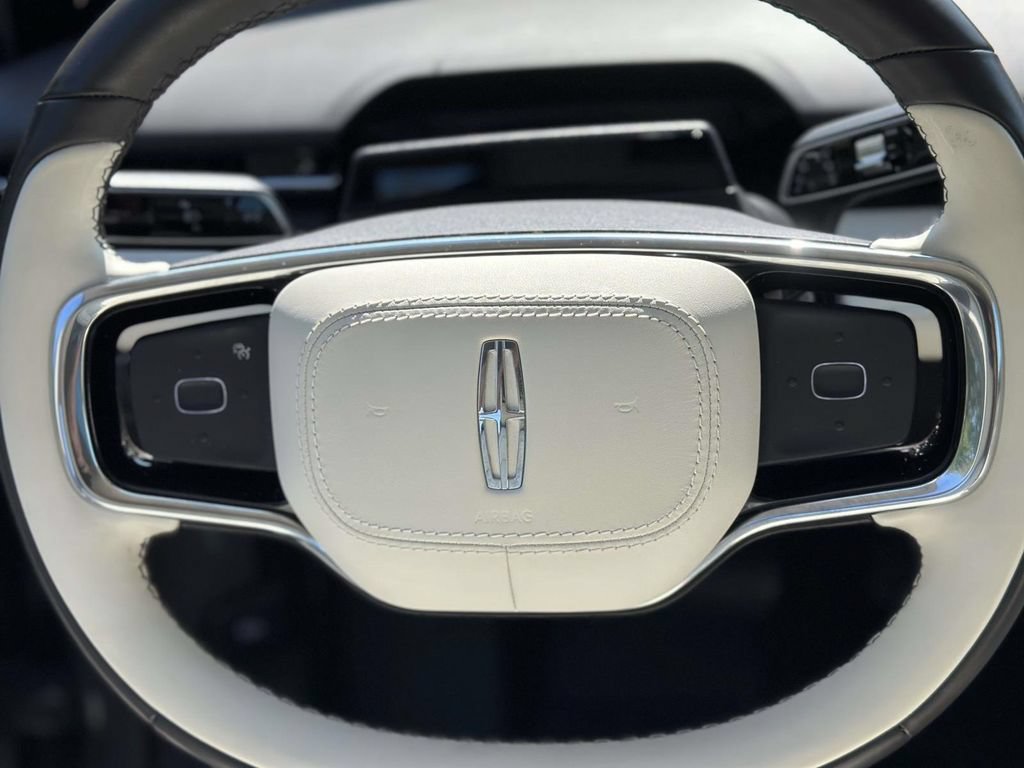 Used 2025 Lincoln Nautilus Black Label AWD/4WD image 11