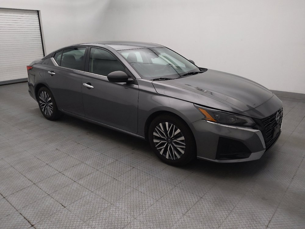 Used 2024 Nissan Altima 2.5 SV FWD image 11