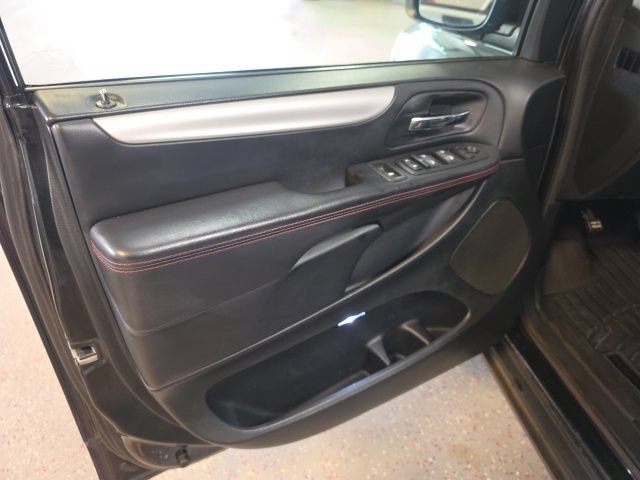 Used 2014 Dodge Grand Caravan R/T FWD image 9
