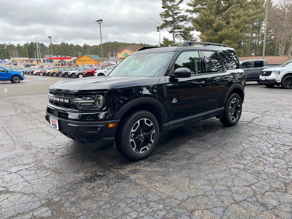 Used 2024 Ford Bronco Sport Outer Banks w/ Tech Package image 3