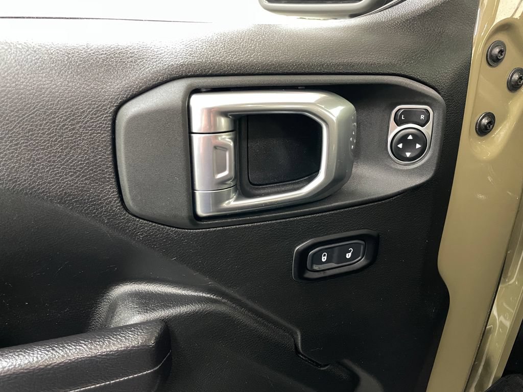 Used 2025 Jeep Gladiator Mojave w/ Safety Group AWD/4WD image 25