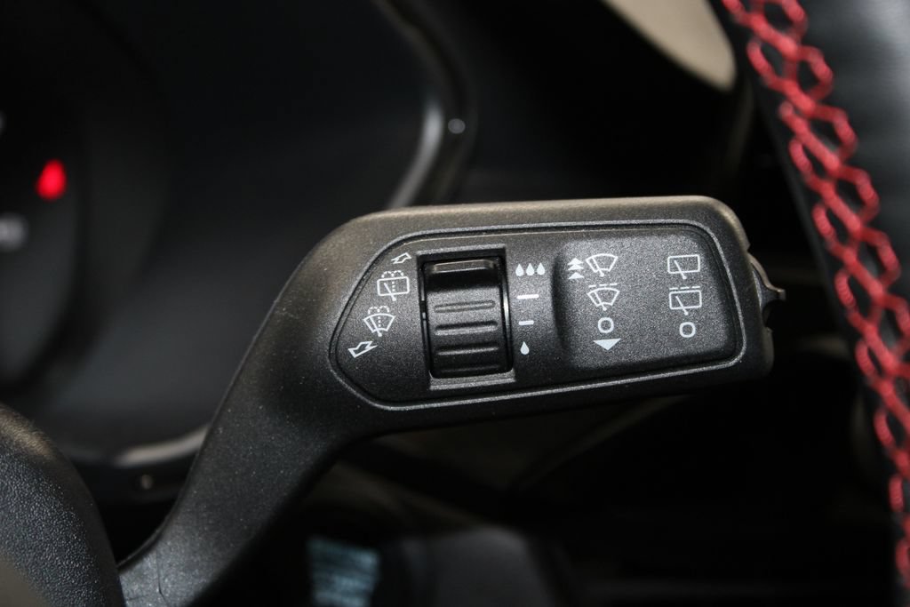 Used 2025 Ford Escape ST-Line Select w/ Class II Trailer Tow Package AWD/4WD image 40