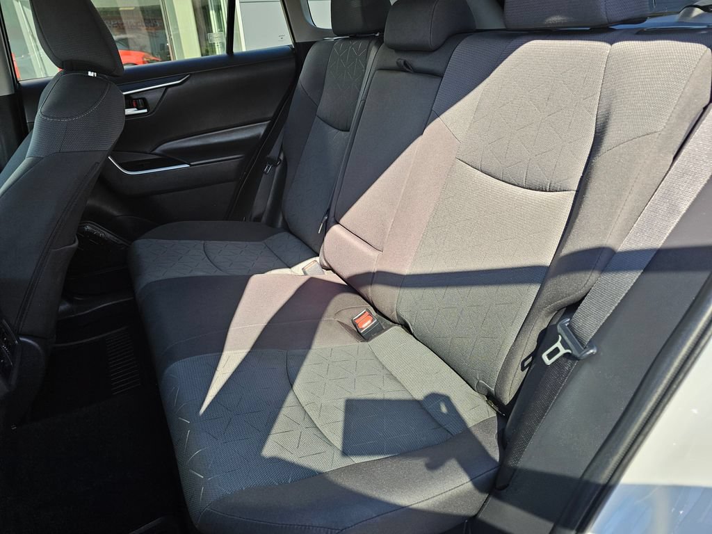 Used 2025 Toyota RAV4 XLE AWD/4WD image 18