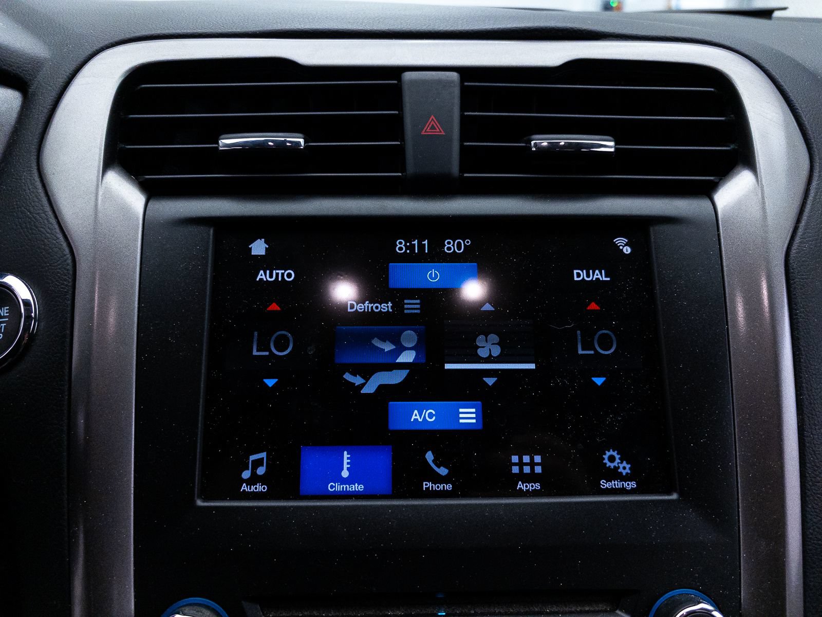 Used 2018 Ford Fusion SE w/ Fusion SE Technology Package FWD image 16