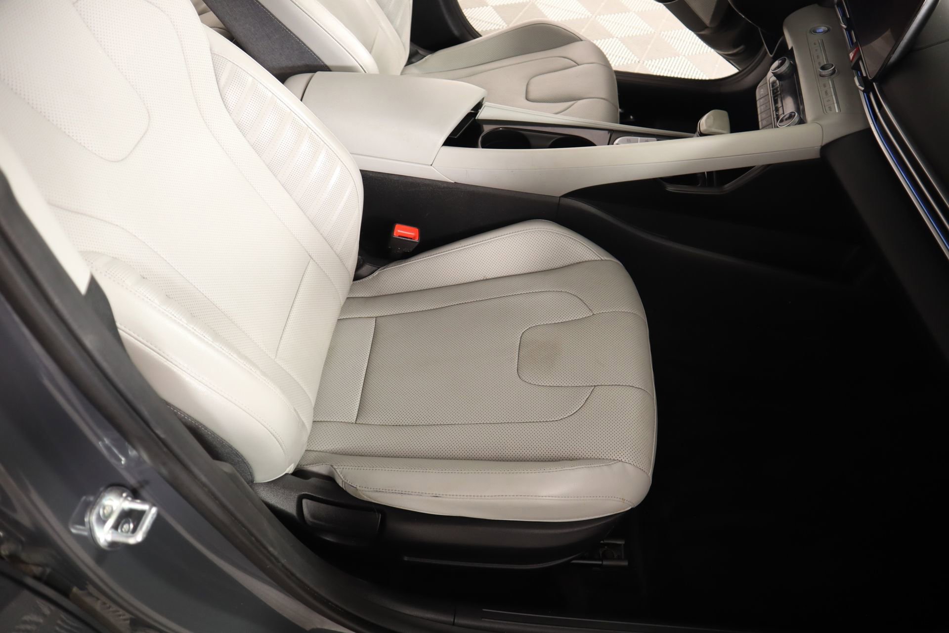 Used 2023 Hyundai Elantra Limited image 14