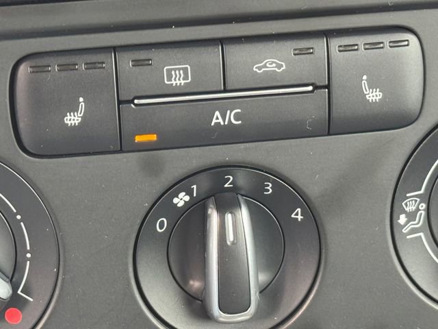 Used 2015 Volkswagen Beetle R-Line image 26