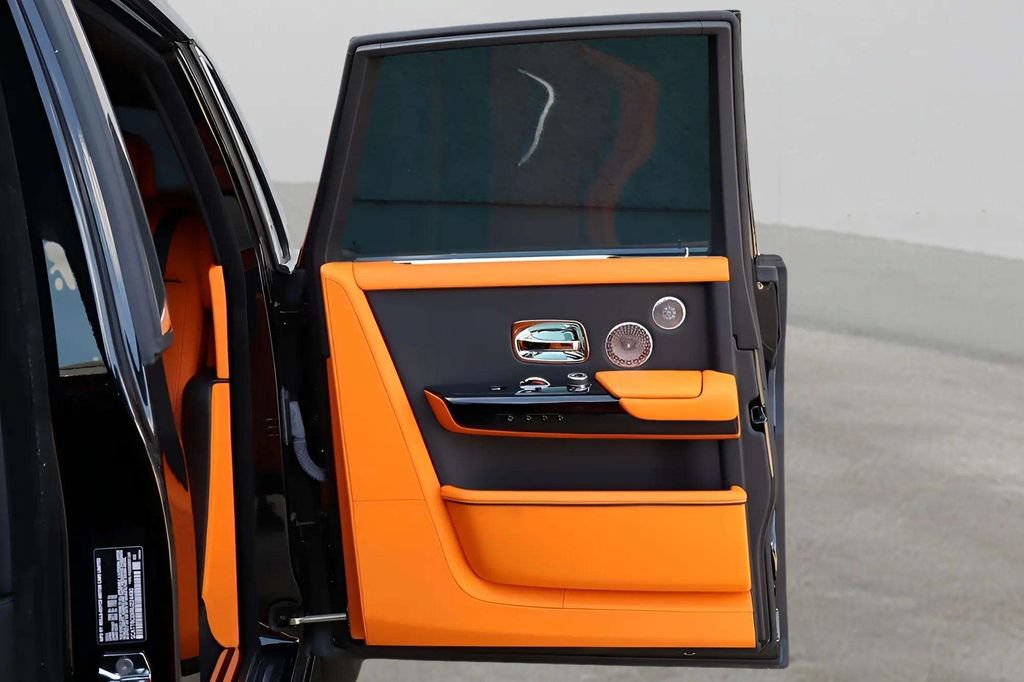 Used 2024 Rolls-Royce Phantom Sedan w/ The Phantom Package RWD image 15