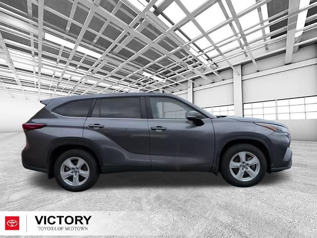 Used 2023 Toyota Highlander L FWD image 2