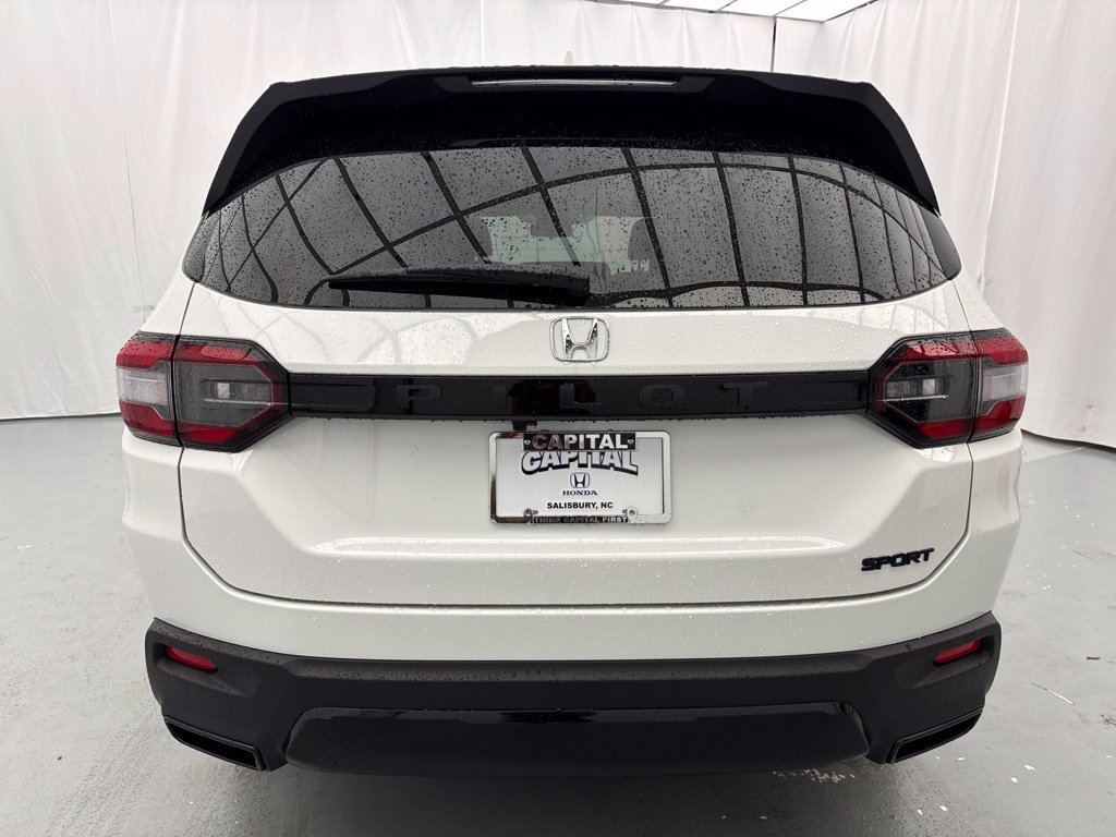 New 2026 Honda Pilot Sport image 7