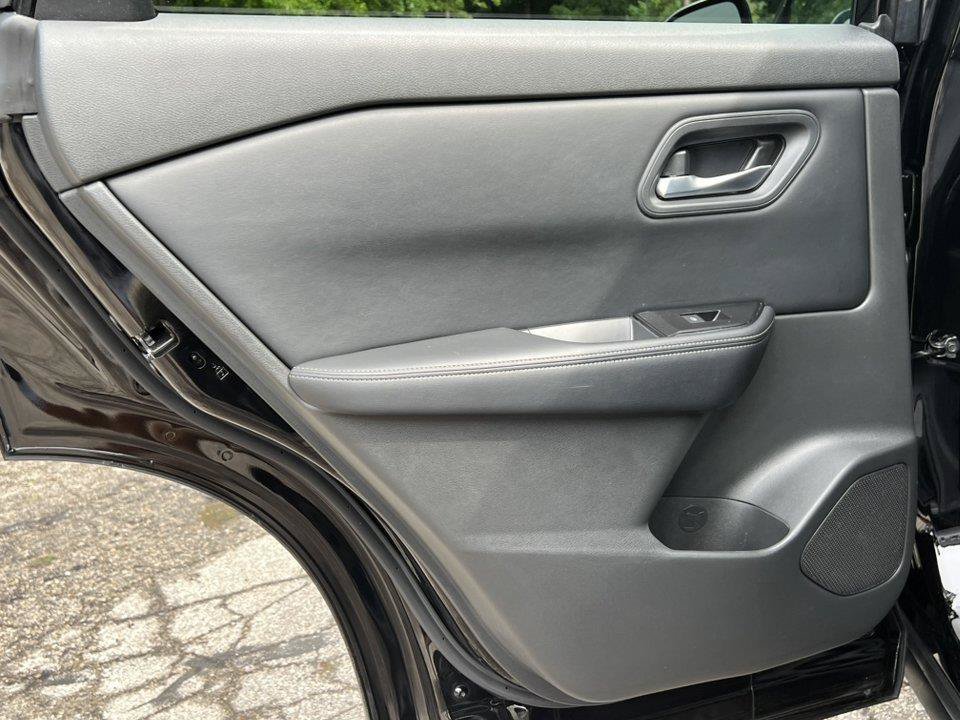 Used 2025 Nissan Rogue SV AWD/4WD image 30