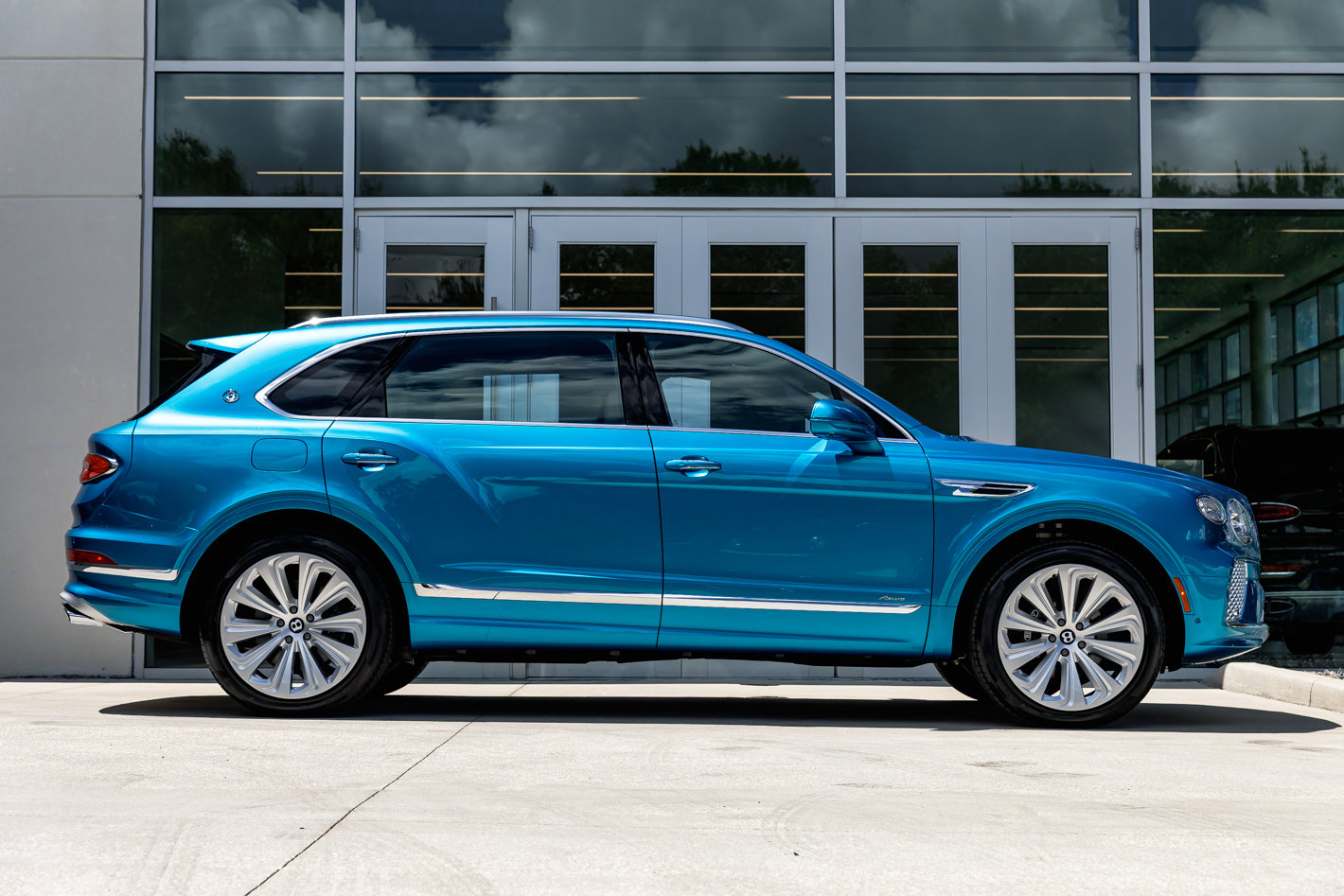 New 2025 Bentley Bentayga Extended Wheelbase image 4