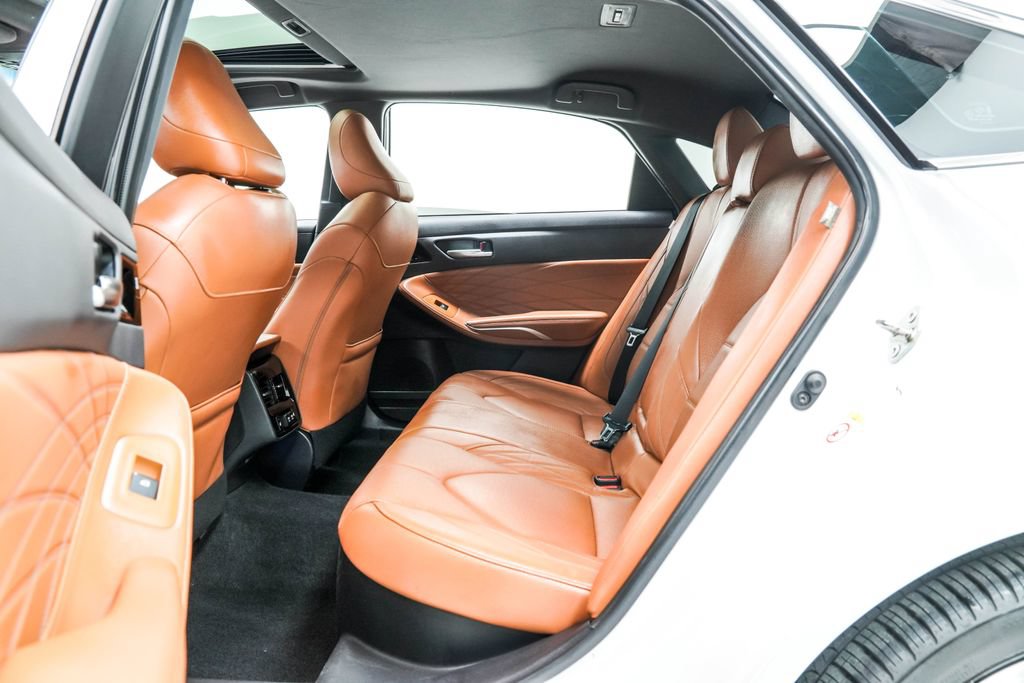 Used 2019 Toyota Avalon Limited w/ Advanced Safety Package FWD image 18