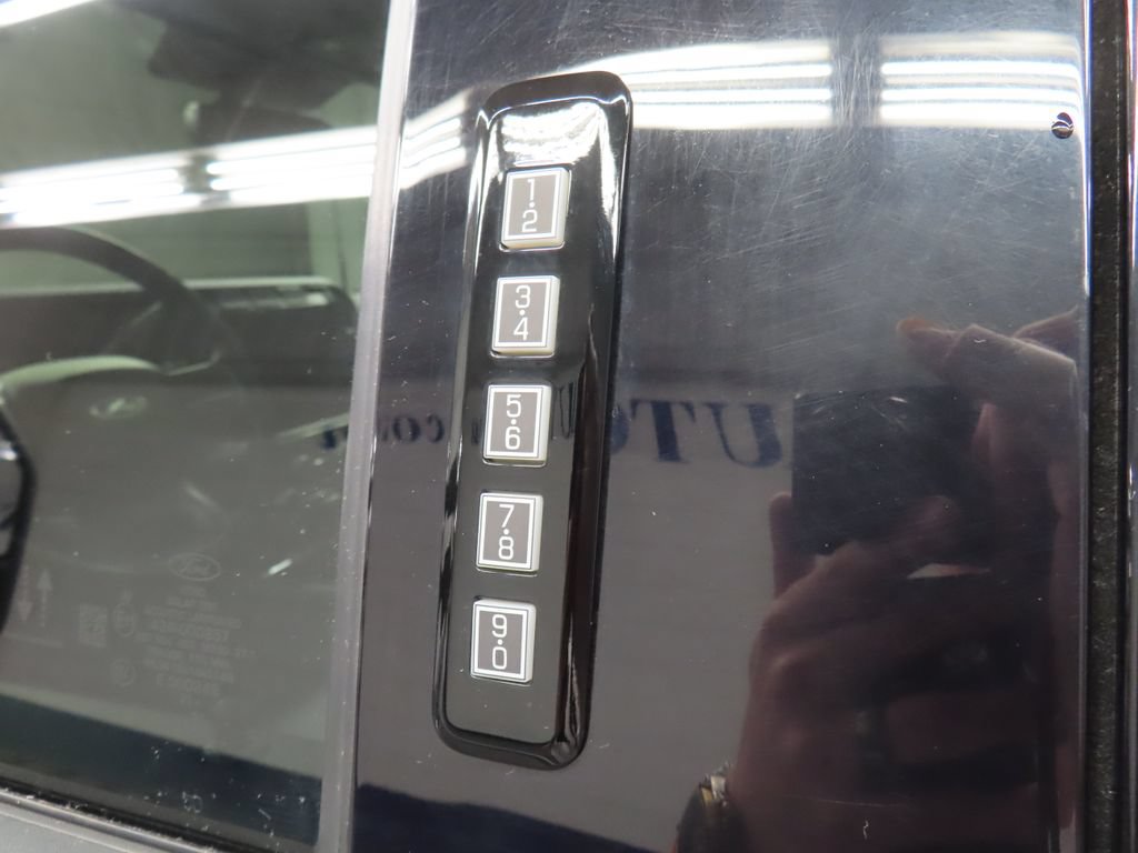Used 2024 Ford F250 Lariat w/ Lariat Ultimate Package AWD/4WD image 63
